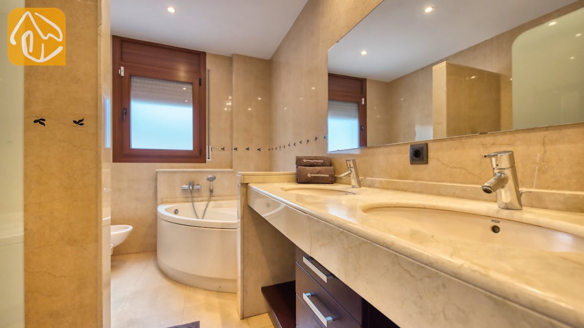 Holiday villas Costa Brava Spain - Villa Marcella - Bathroom