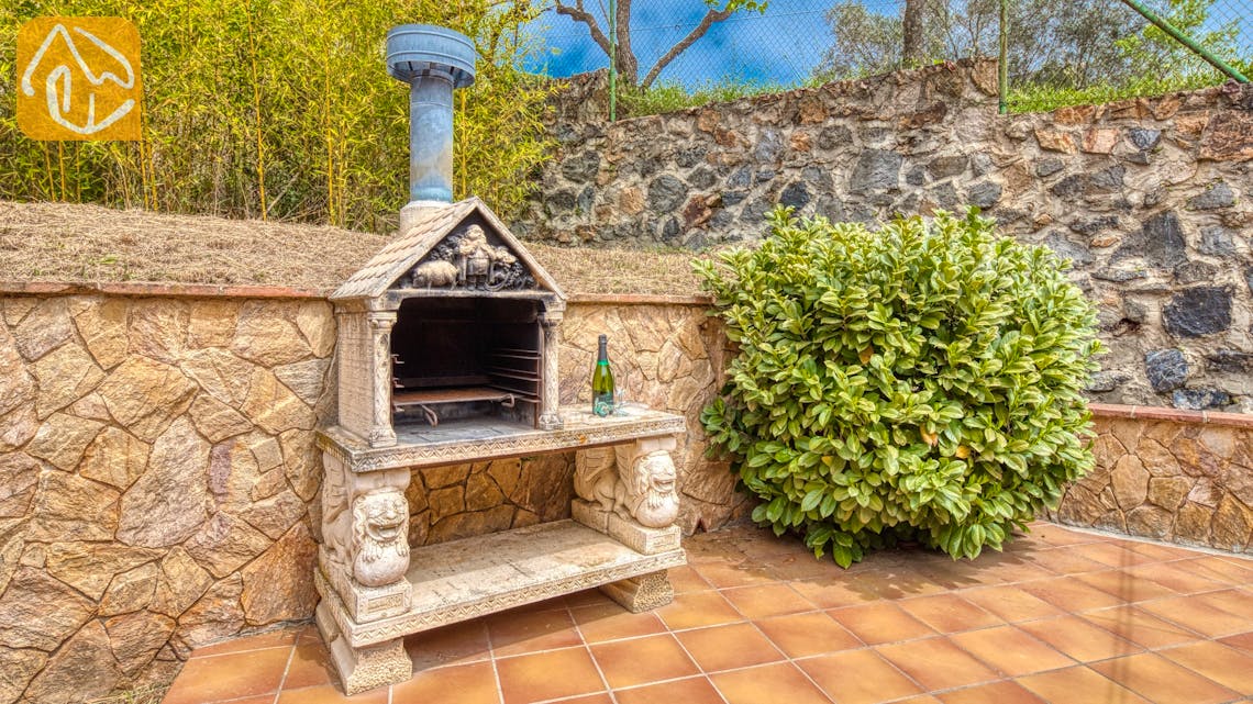 Holiday villas Costa Brava Spain - Villa Lloret - BBQ Area
