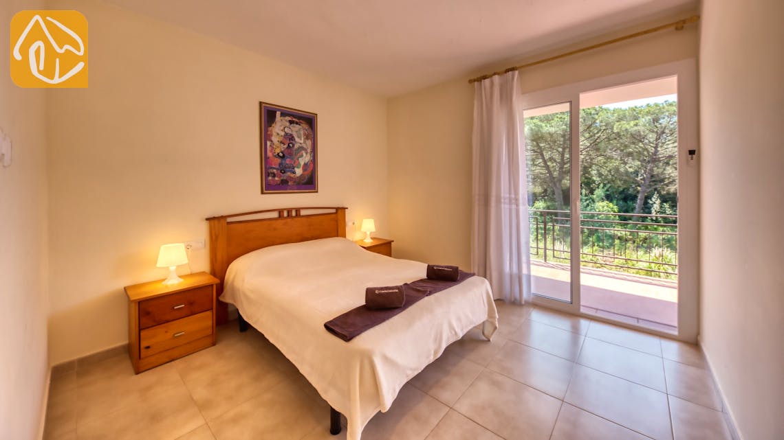 Holiday villas Costa Brava Spain - Villa Lloret - Master bedroom