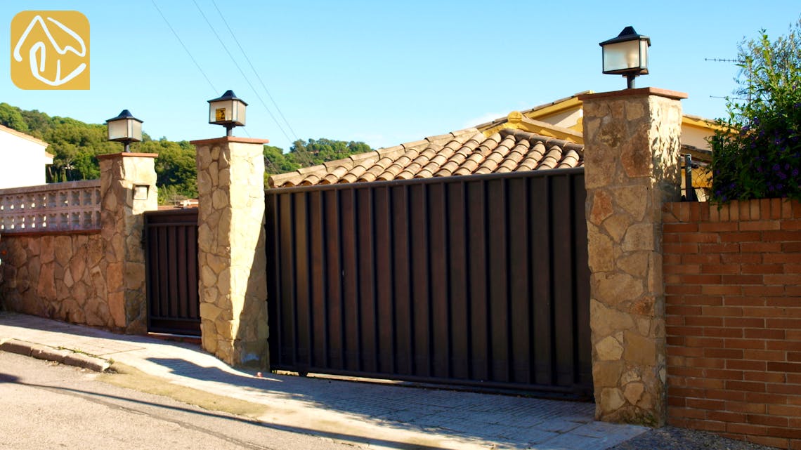 Holiday villas Costa Brava Spain - Villa Valentina - Street view arrival at property