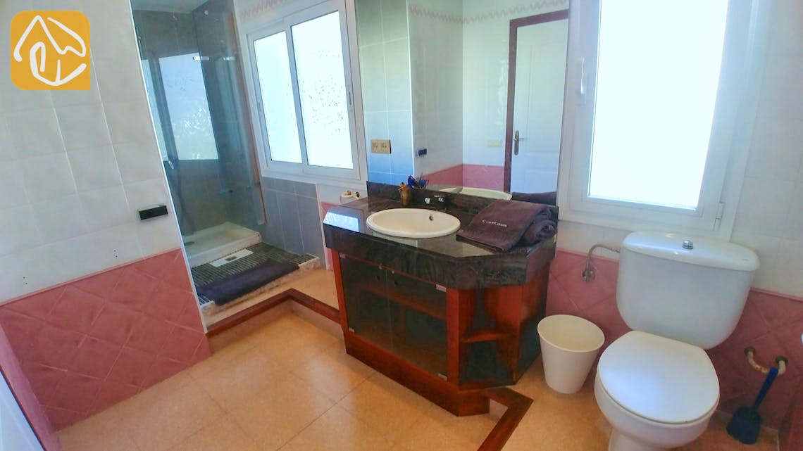 Holiday villas Costa Brava Spain - Villa Valentina - En-suite bathroom 
