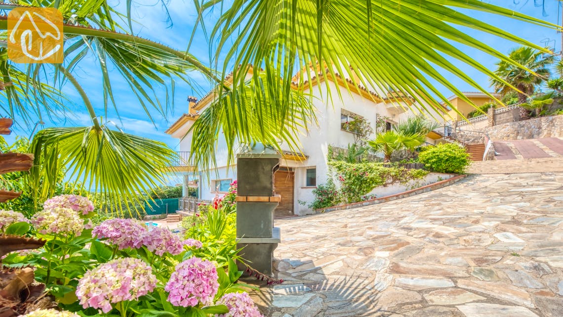 Holiday villas Costa Brava Spain - Villa Valentina - BBQ Area