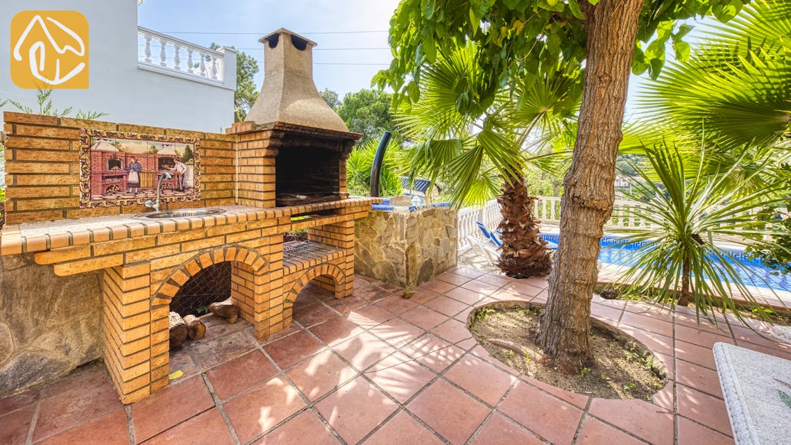 Holiday villas Costa Brava Spain - Villa Manuela - BBQ Area