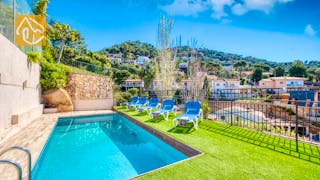 Holiday villas Costa Brava Spain - Villa Donna - Sunbeds
