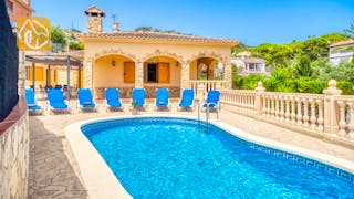 Holiday villas Costa Brava Spain - Villa Sarai - Swimming pool