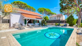 Holiday villa Costa Brava Spain - Villa PrimaDonna - Swimming pool