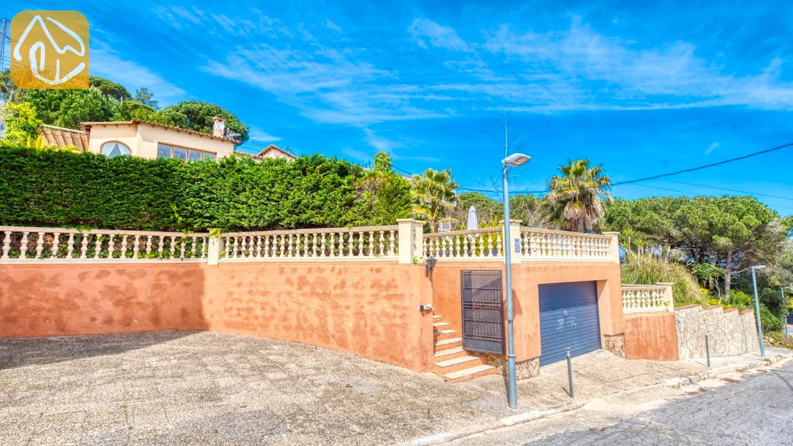 Ferienhäuser Costa Brava Spanien - Villa Amalia - Street view arrival at property