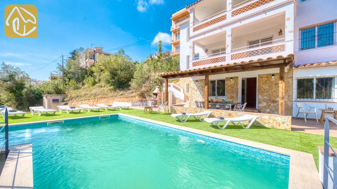 Holiday villas Costa Brava Spain - Villa Pilar - Swimming pool