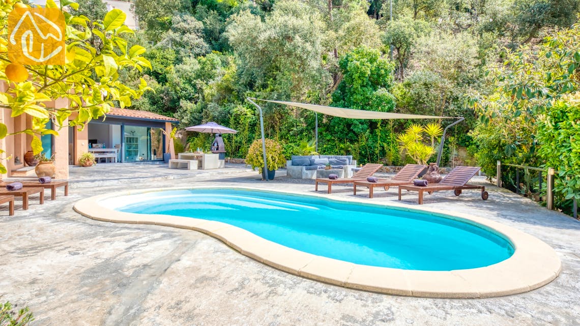 Holiday villas Costa Brava Spain - Villa Olivia - Swimming pool