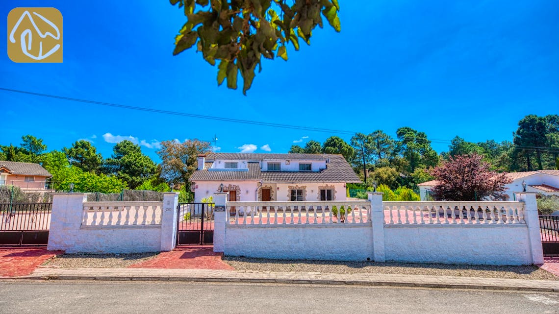 Holiday villas Costa Brava Spain - Villa Marilyn - Street view arrival at property