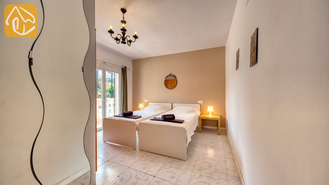 Holiday villas Costa Brava Spain - Villa Marilyn - Master bedroom