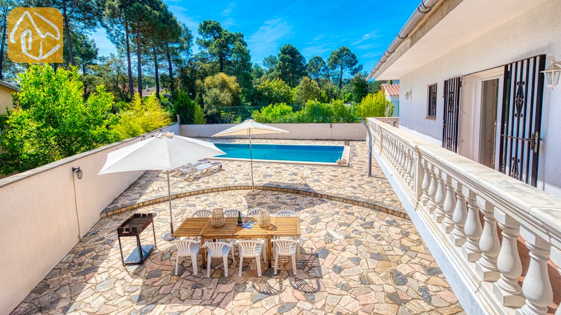 Holiday villas Costa Brava Spain - Villa Marilyn - BBQ Area