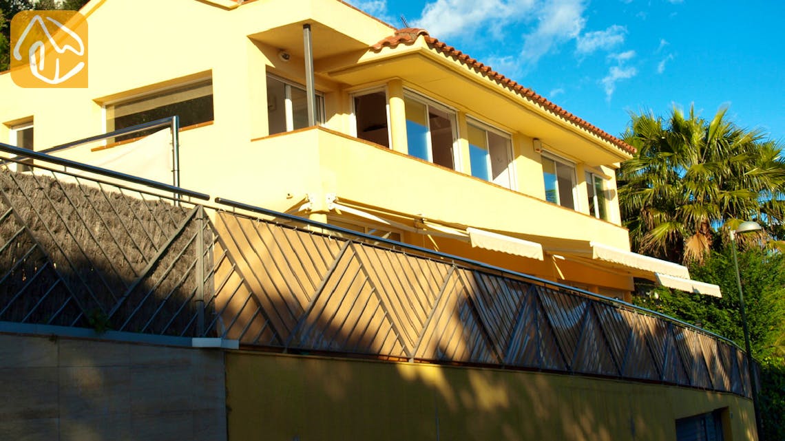 Vakantiehuizen Costa Brava Spanje - Villa Santa Cristina - Street view arrival at property