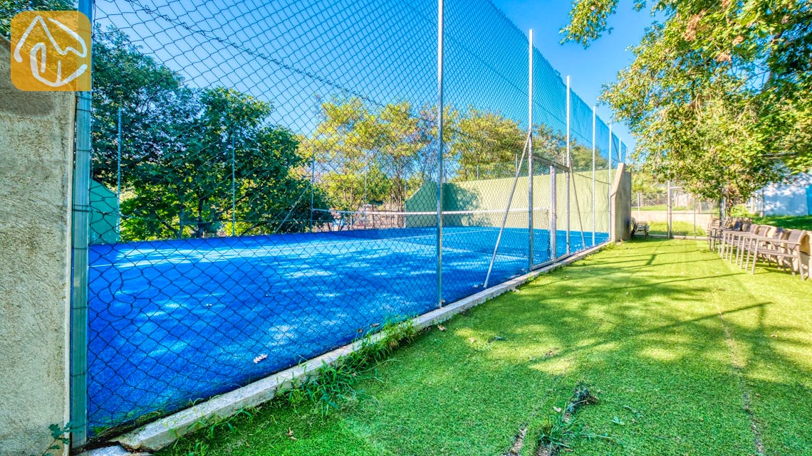 Holiday villas Costa Brava Countryside Spain - Villa Can Bernardi - Tennis court