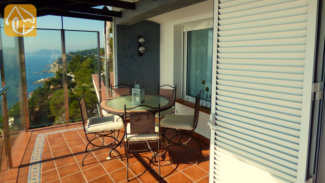 Holiday villas Costa Brava Spain - Villa Infinity - Dining area