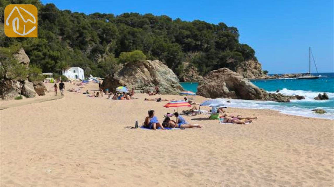 Holiday villas Costa Brava Spain - Villa Infinity - Nearest beach