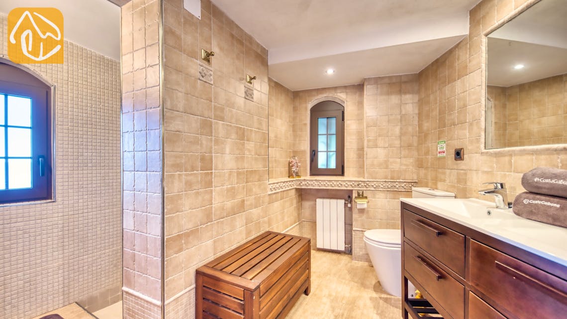 Holiday villas Costa Brava Spain - Villa Infinity - En-suite bathroom 