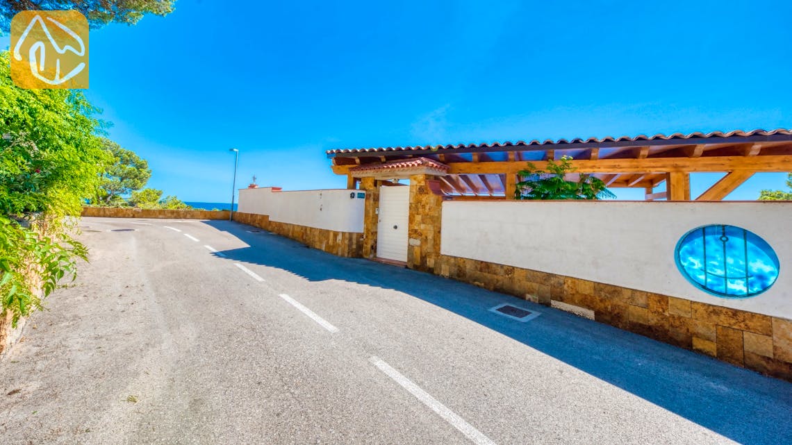 Holiday villas Costa Brava Spain - Villa Infinity - Street view arrival at property