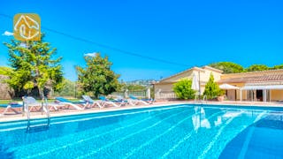 Holiday villas Costa Brava Spain - Villa Miro - Sunbeds