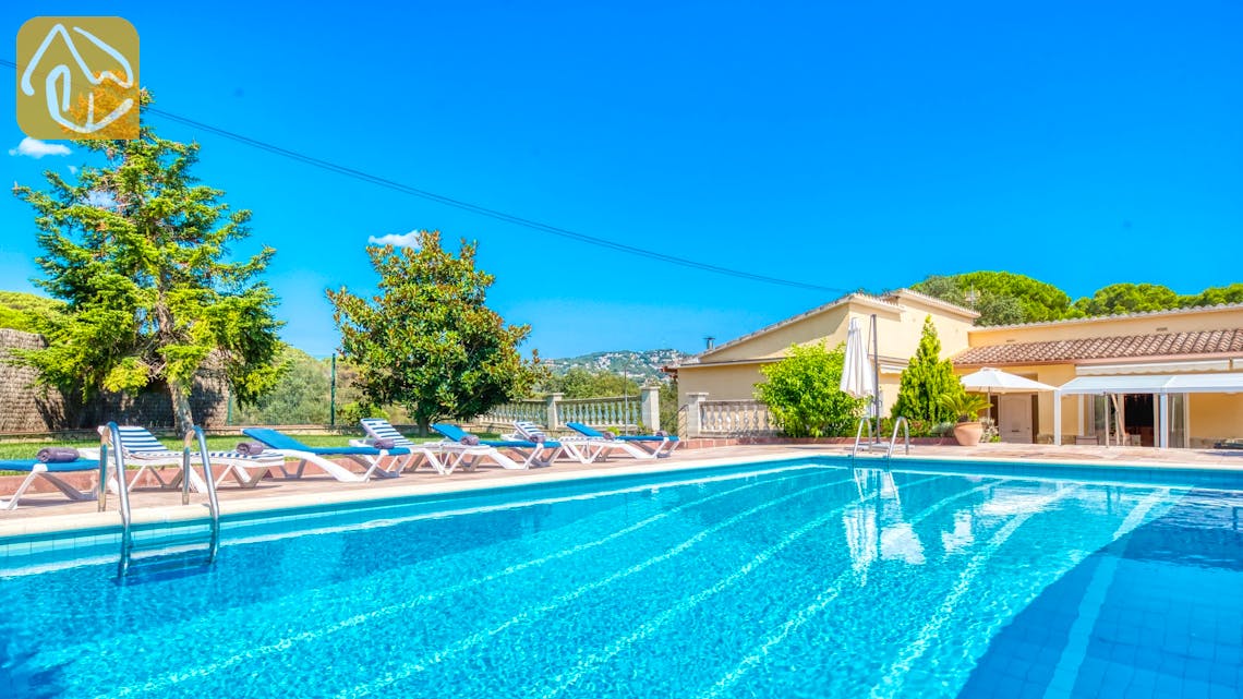 Ferienhäuser Costa Brava Spanien - Villa Miro - Sonnenliegen