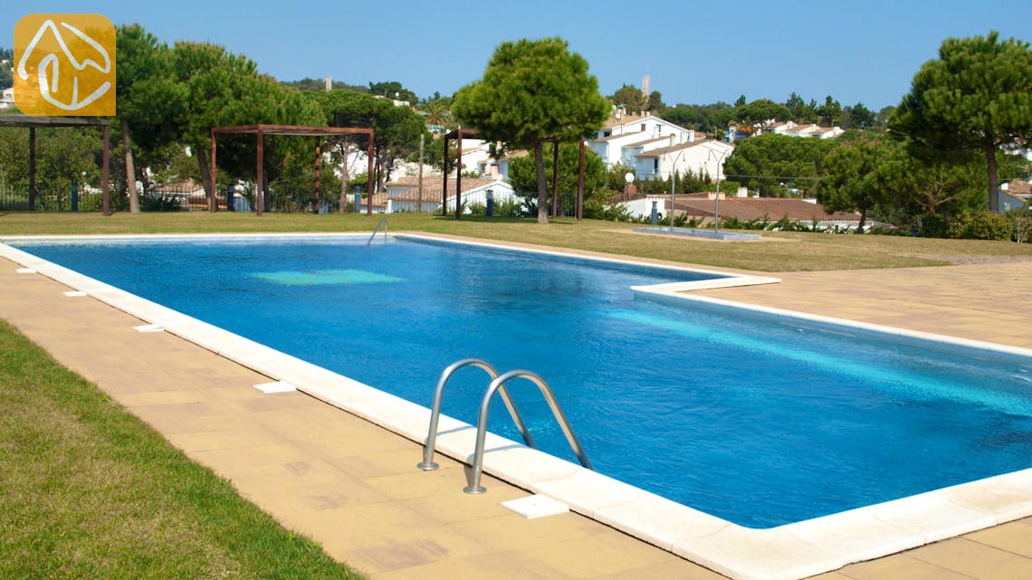 Holiday villas Costa Brava Spain - Casa Oneill - Communal pool