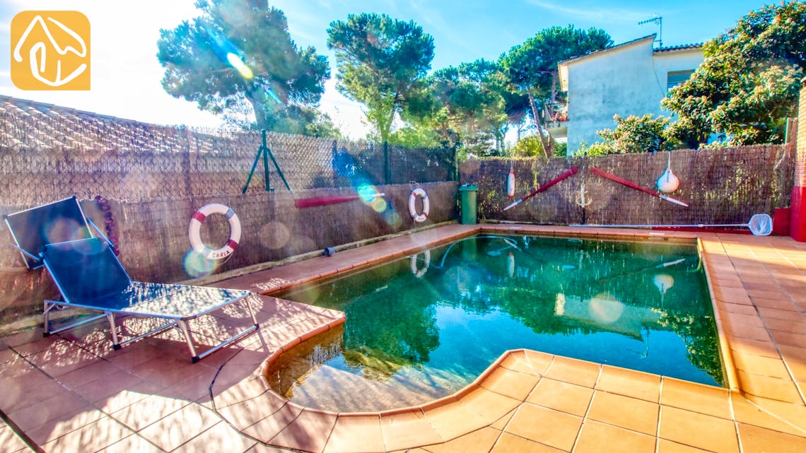 Holiday villas Costa Brava Spain - Villa Mercedes - Swimming pool