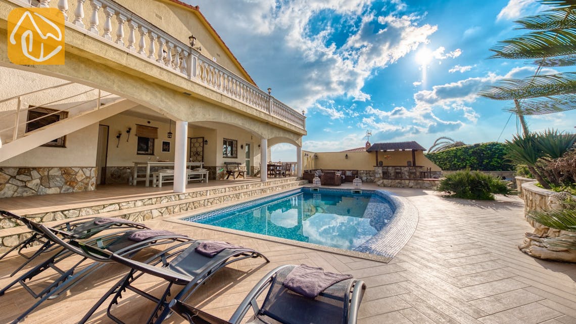 Ferienhäuser Costa Brava Spanien - Villa Madonna - Sonnenliegen