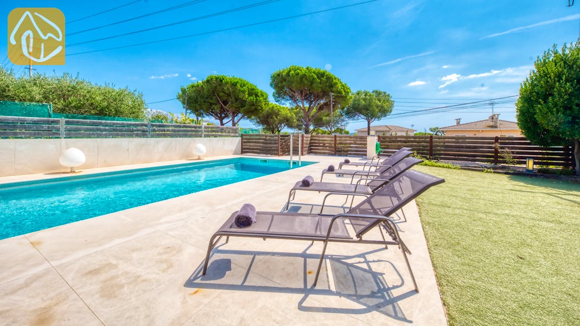 Ferienhäuser Costa Brava Spanien - Villa Ibiza - Sonnenliegen