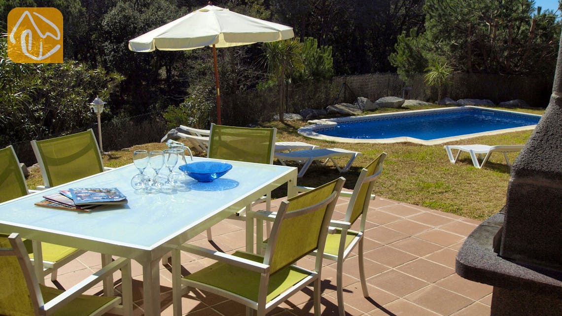 Holiday villas Costa Brava Spain - Villa La Luna - BBQ Area