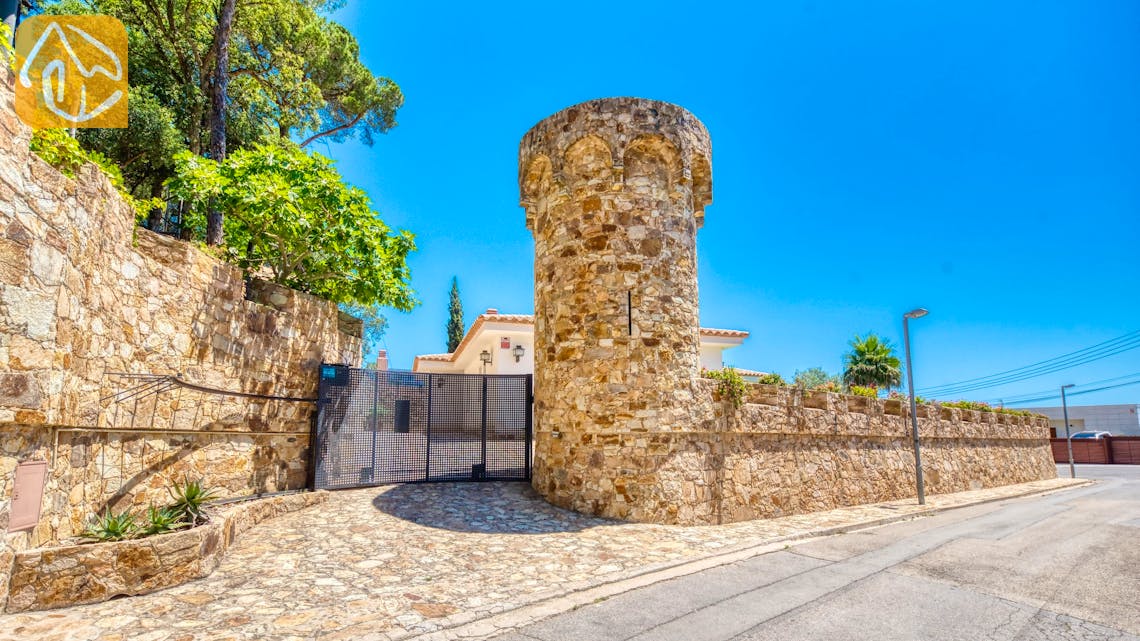 Casas de vacaciones Costa Brava España - Villa Gaudi - Street view arrival at property