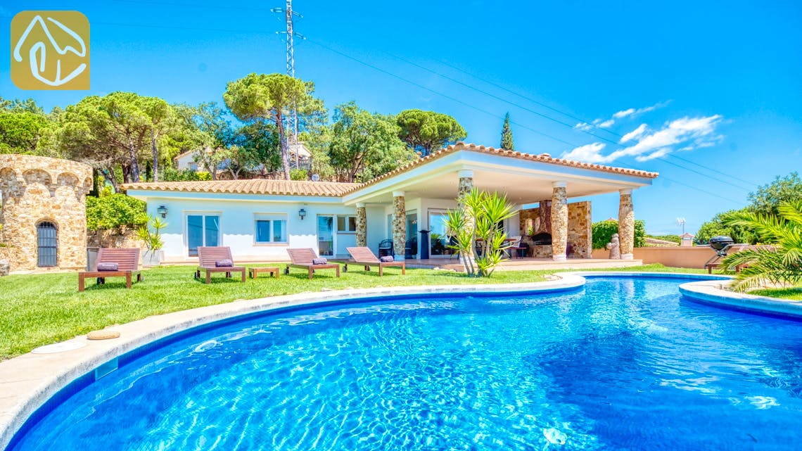 Holiday villas Costa Brava Spain - Villa Gaudi - Swimming pool