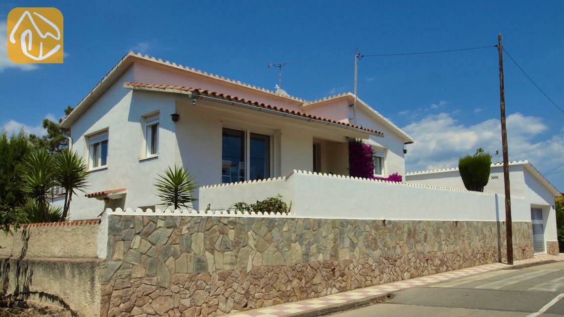 Ferienhäuser Costa Brava Spanien - Villa Elfi - Street view arrival at property