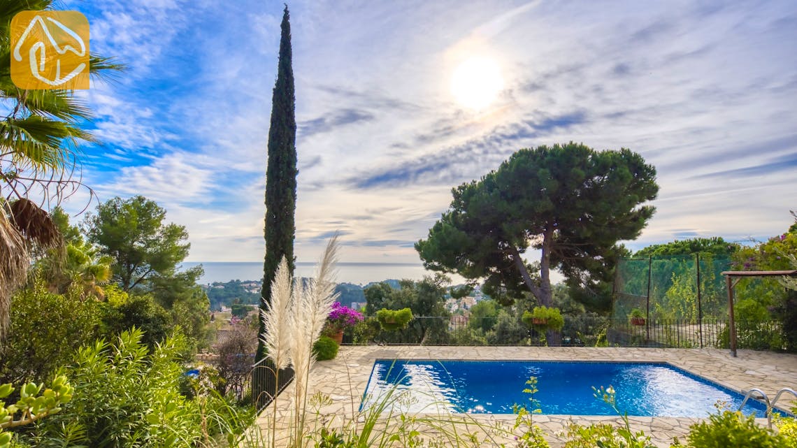 Holiday villas Costa Brava Spain - Villa Soraya - Swimming pool