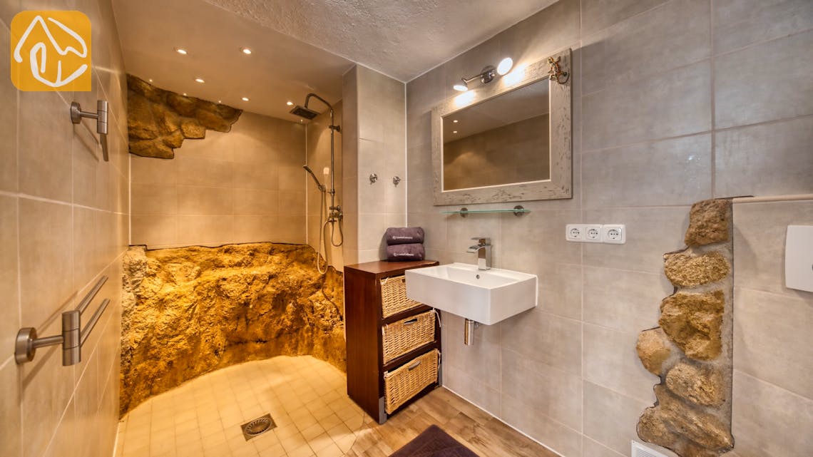 Holiday villas Costa Brava Spain - Villa Gabriella - Bathroom