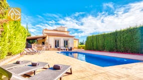 Ferienhäuser Costa Brava Spanien - Villa Roxy - Sonnenliegen