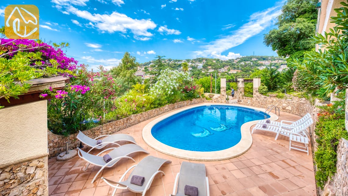 Holiday villas Costa Brava Spain - Villa Cleo - Swimming pool