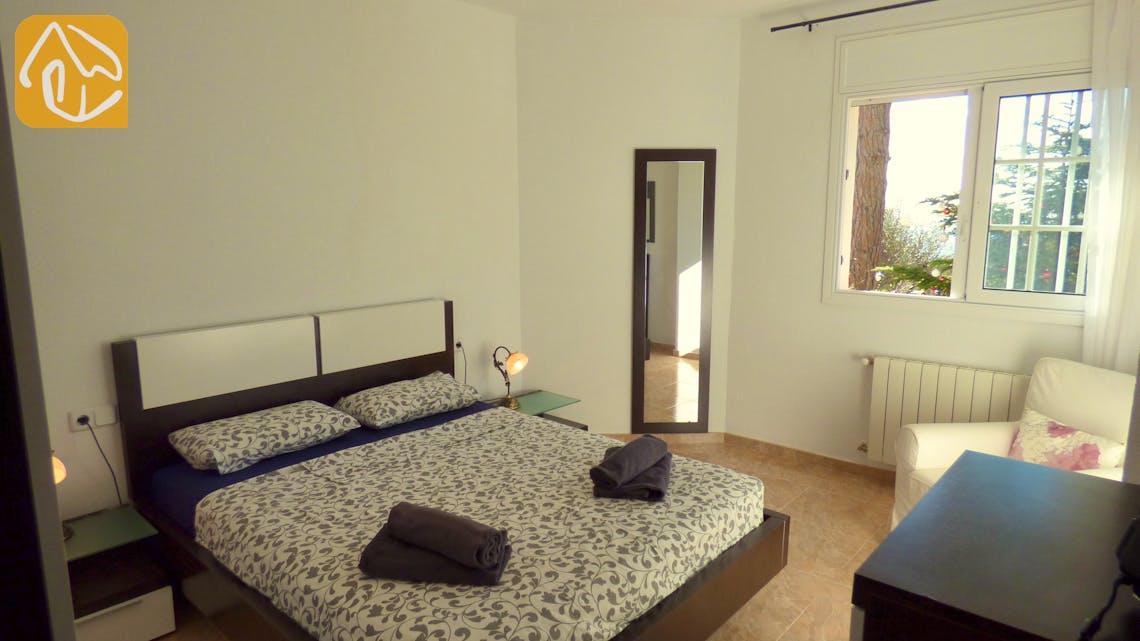 Holiday villas Costa Brava Spain - Villa Noa - Bedroom