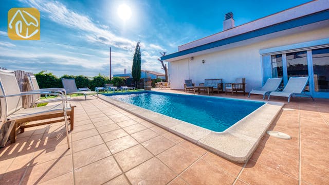 Holiday villas Costa Brava Spain - Villa Yara - Swimming pool