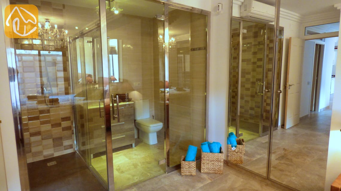 Holiday villas Costa Brava Spain - Apartment Delylah - En-suite bathroom 