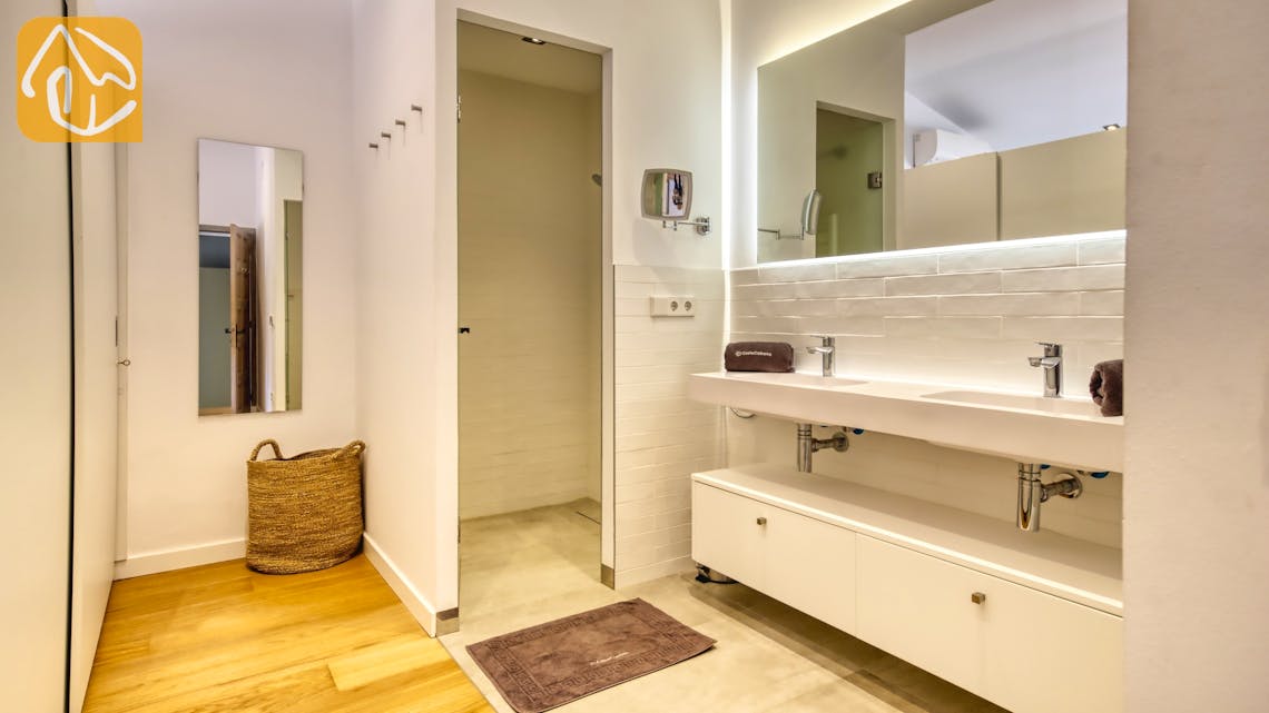 Holiday villas Costa Brava Countryside Spain - Villa Racoon - En-suite bathroom 