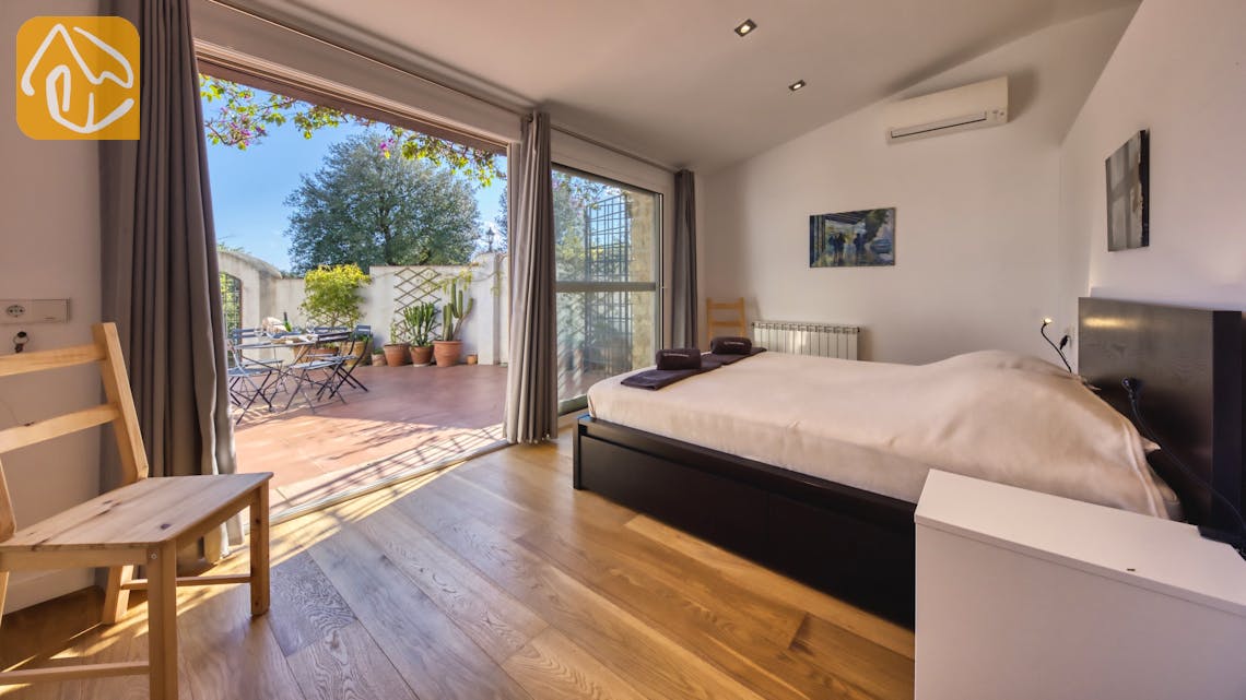 Holiday villas Costa Brava Countryside Spain - Villa Racoon - Master bedroom