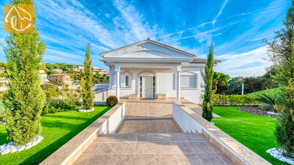 Holiday villas Costa Brava Spain - Villa Madison - Entrance
