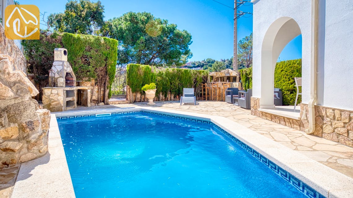 Holiday villas Costa Brava Spain - Villa Maxima - Swimming pool