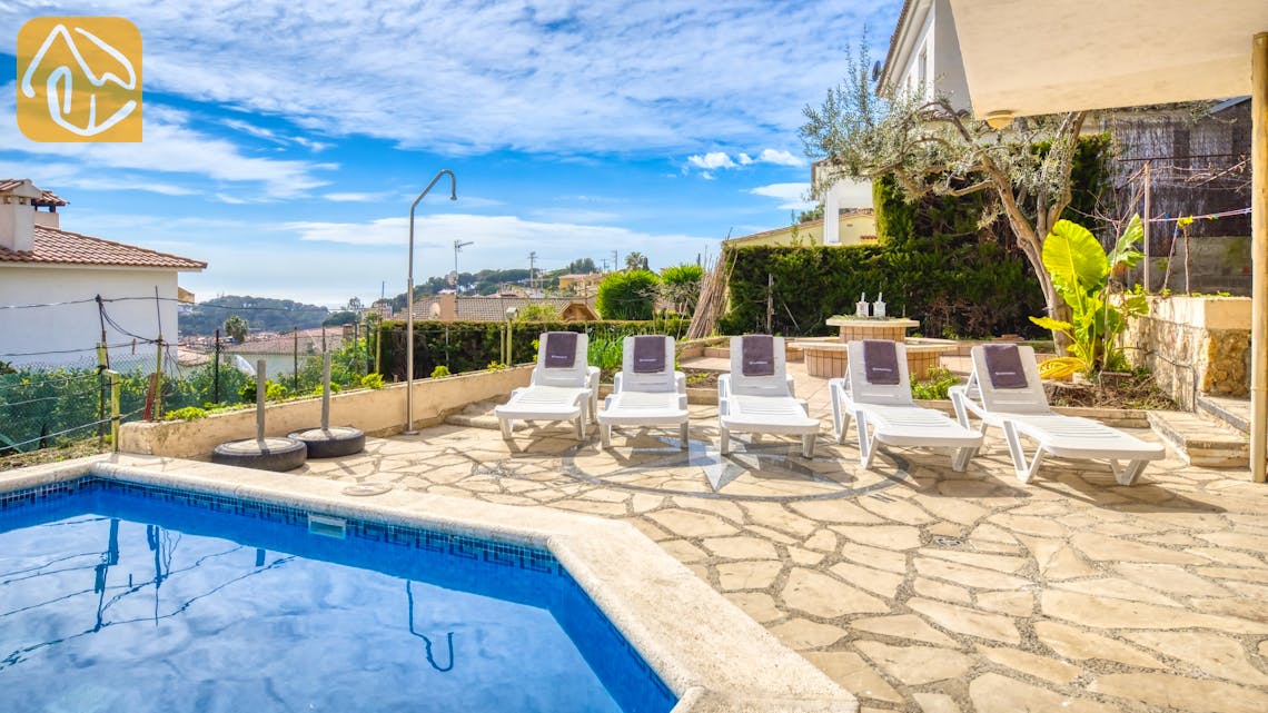 Ferienhäuser Costa Brava Spanien - Villa Janet - Sonnenliegen