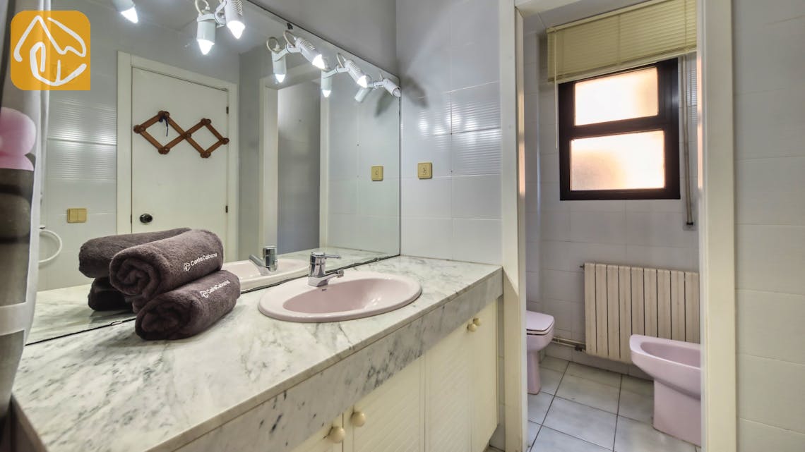 Holiday villas Costa Brava Spain - Apartment Monaco - En-suite bathroom 