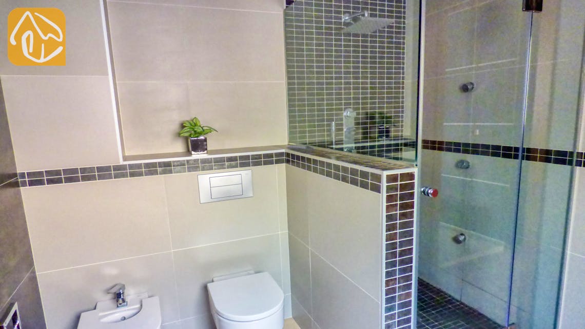Holiday villas Costa Brava Spain - Villa Onyx - En-suite bathroom 