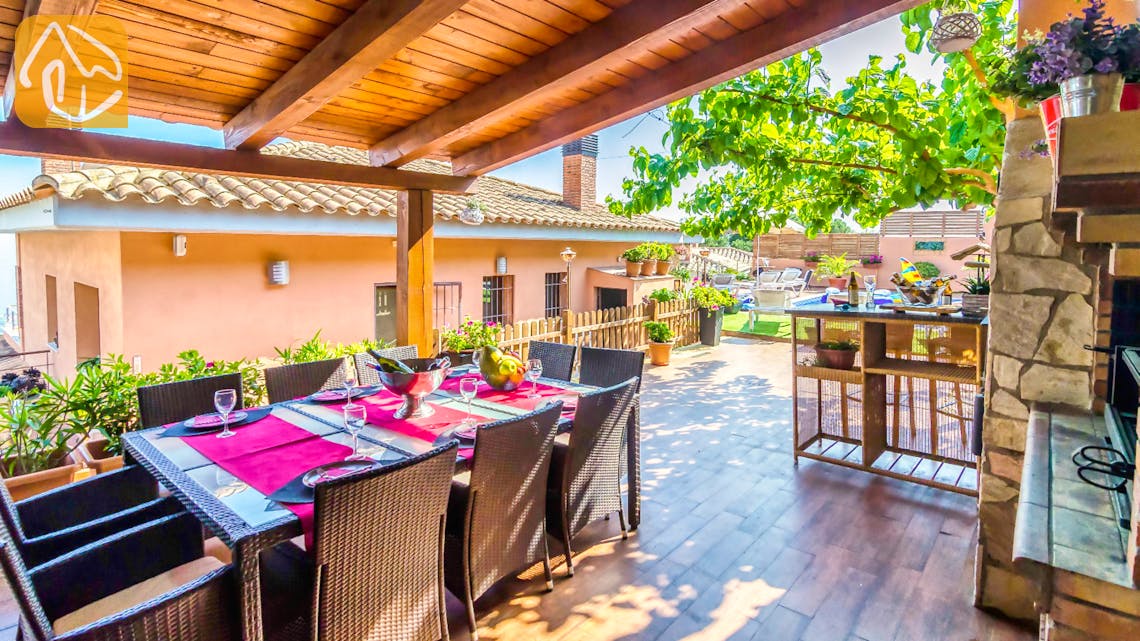 Holiday villas Costa Brava Spain - Villa Onyx - BBQ Area