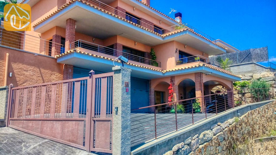 Ferienhäuser Costa Brava Spanien - Villa Onyx - Street view arrival at property