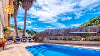 Holiday villas Costa Brava Spain - Villa Valeria - Sunbeds