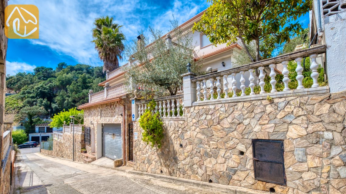Casas de vacaciones Costa Brava España - Villa Valeria - Street view arrival at property